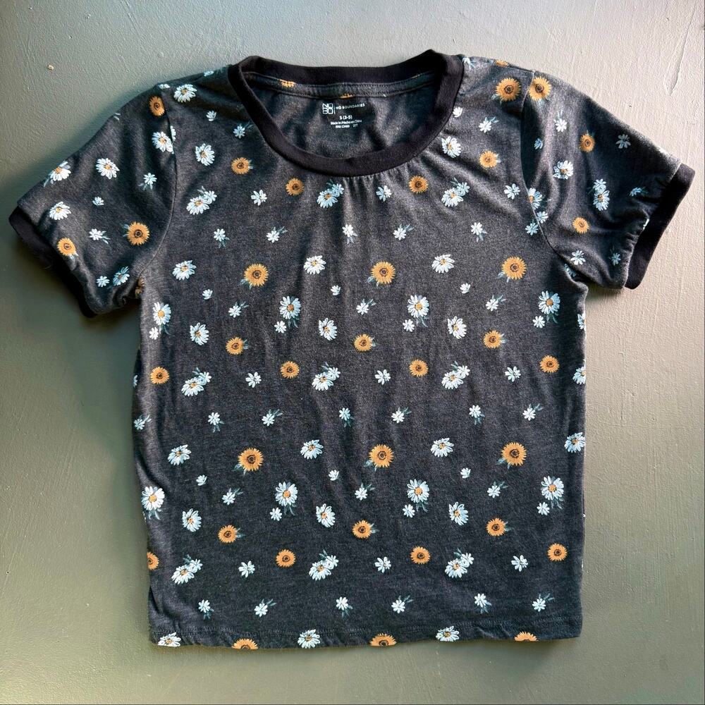 No Boundaries Floral Daisy Ringer Tee Black Graphic Y2K Grunge Size Small